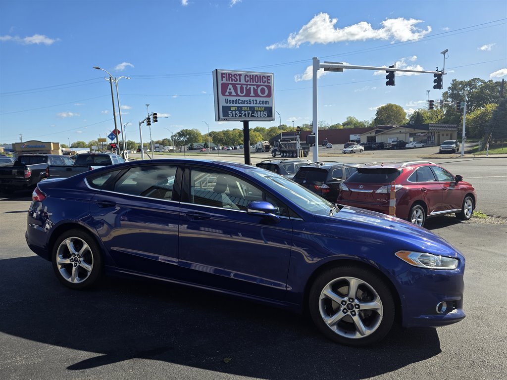 2016 Ford Fusion SE's photo