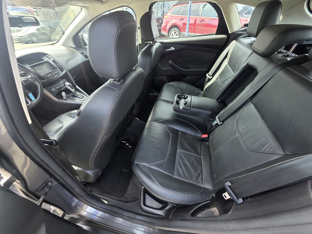 2016 Ford Focus SE - Photo 9