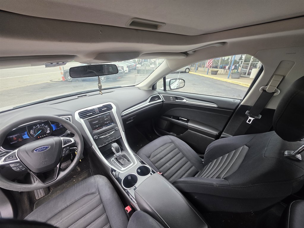 Ford Fusion photo 8
