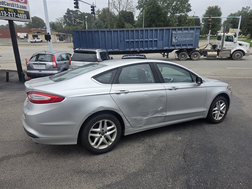 Ford Fusion photo 2