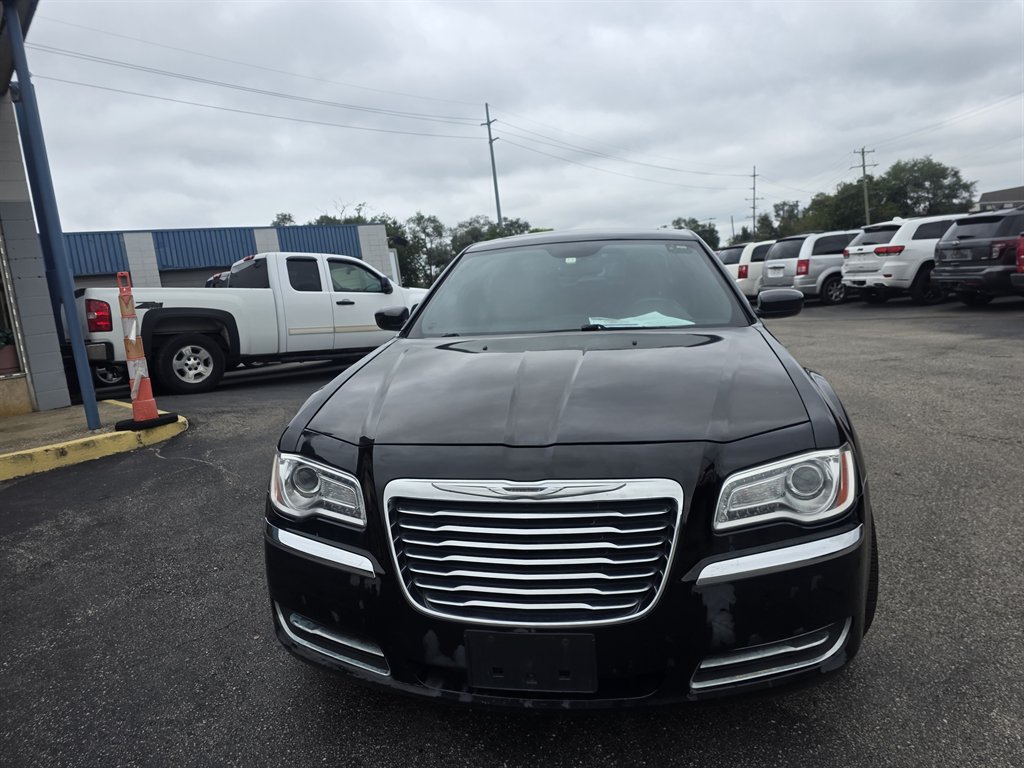 2014 Chrysler 300 Base - Photo 7