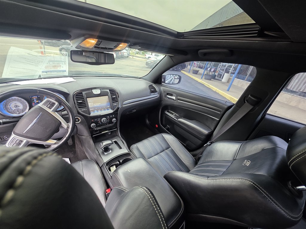 2014 Chrysler 300 Base - Photo 10
