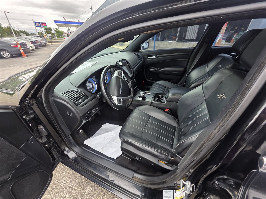 2014 Chrysler 300 Base - Photo 8