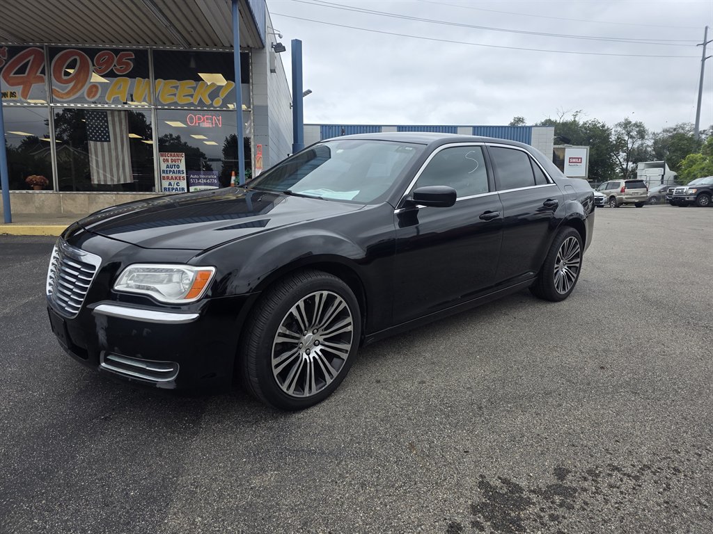 2014 Chrysler 300 Base - Photo 6