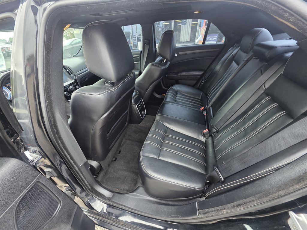 2014 Chrysler 300 Base - Photo 9
