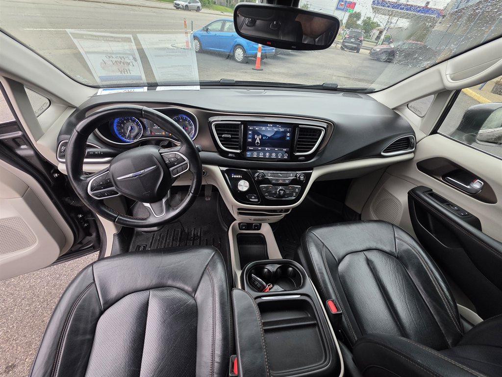 Chrysler Pacifica photo 10
