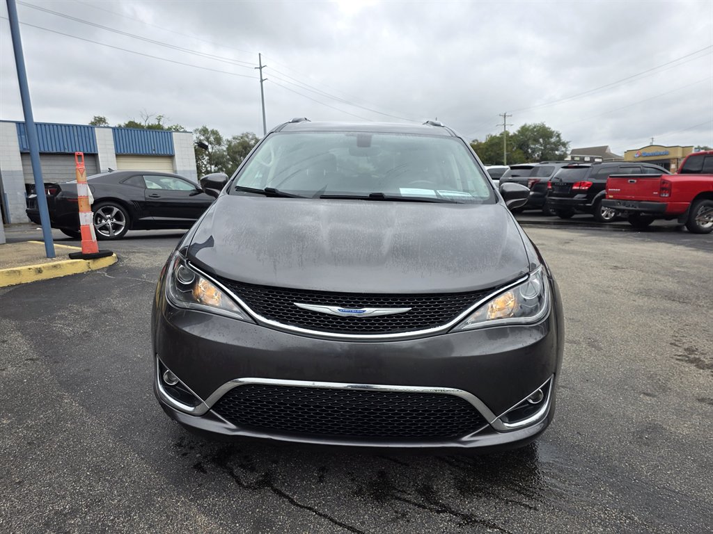 Chrysler Pacifica photo 7
