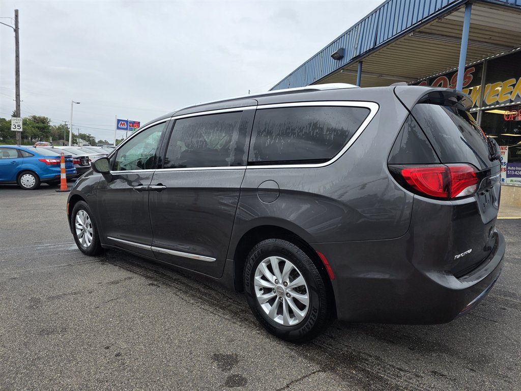 Chrysler Pacifica photo 5